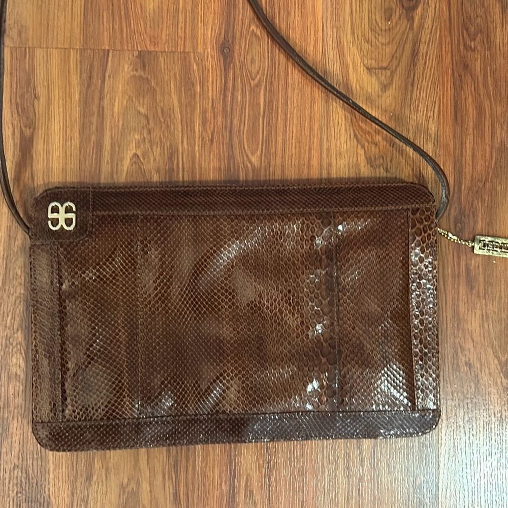 Gorgeous Lisette vintage brown snake skin flat purse/clutch